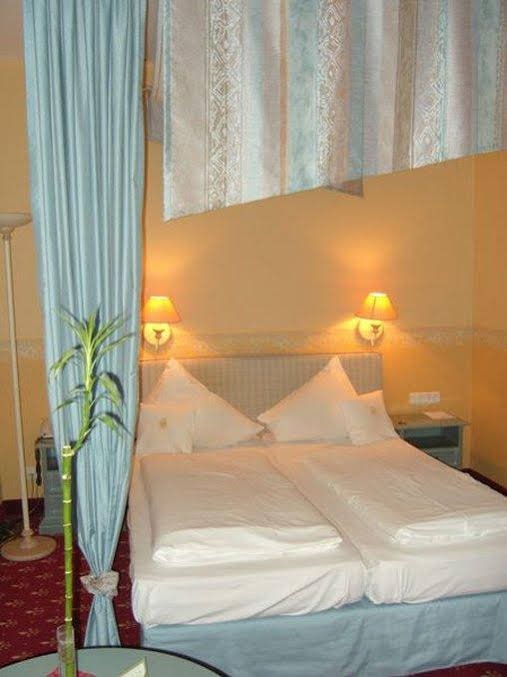Фото Hotel Burg Staufenberg