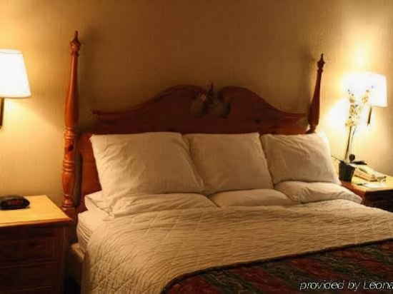 Фото BridgePointe Hotel & Marina