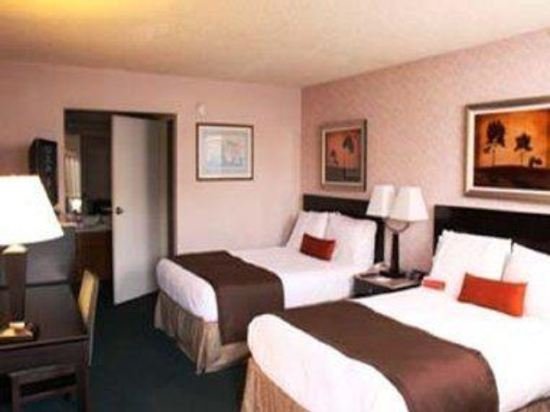 Фото Ramada by Wyndham Culver City