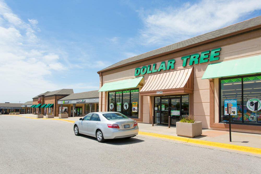 Shopping mall Westchester Square, Lenexa, photo