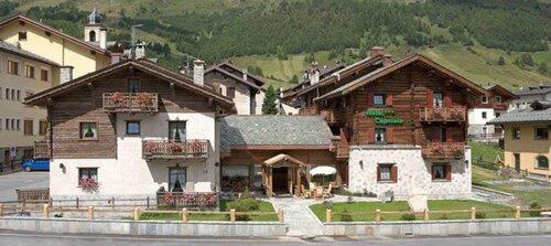 Гостиница Hotel Capriolo в Ливиньо