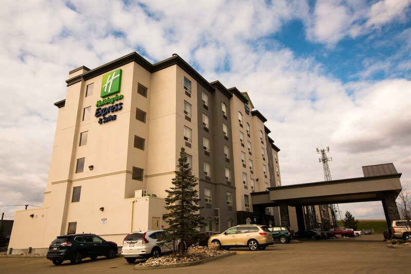 Гостиница Holiday Inn Express and Suites Edmonton North в Эдмонтоне