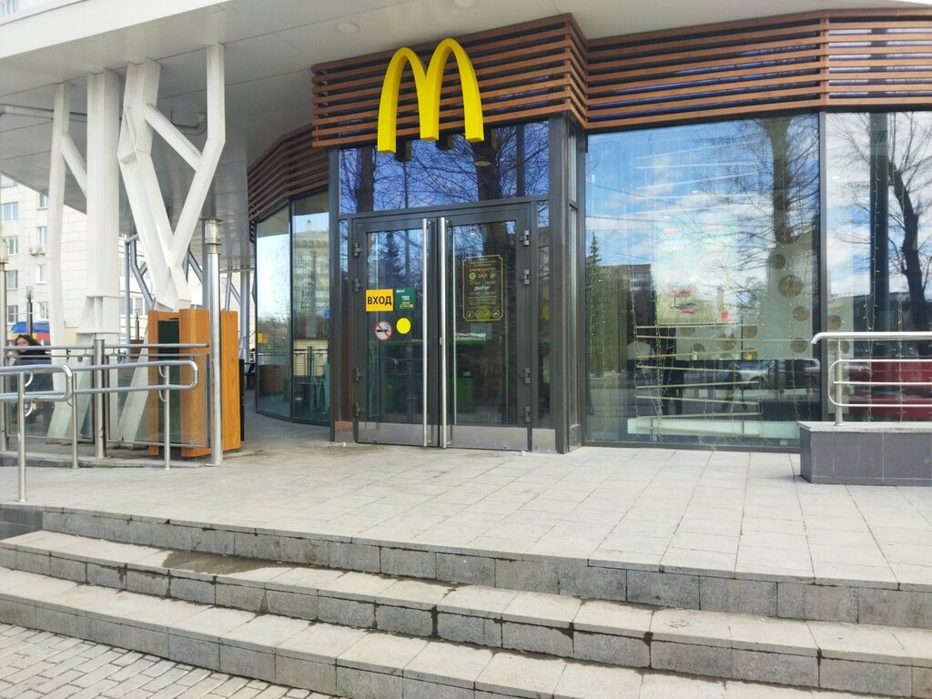 Fast food McDonald's, Tyumen, photo