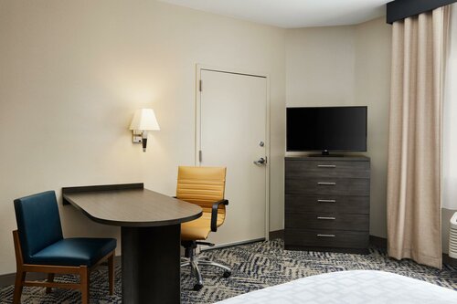 Гостиница Candlewood Suites Charleston Northwoods в Норт-Чарлстоне