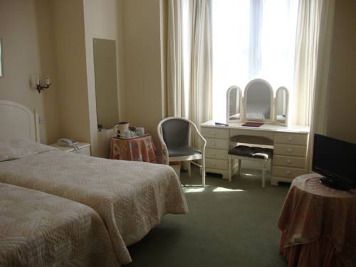 Фото Runnymede Court Hotel