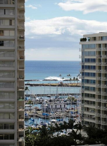 Гостиница Ramada Plaza by Wyndham Waikiki в Гонолулу