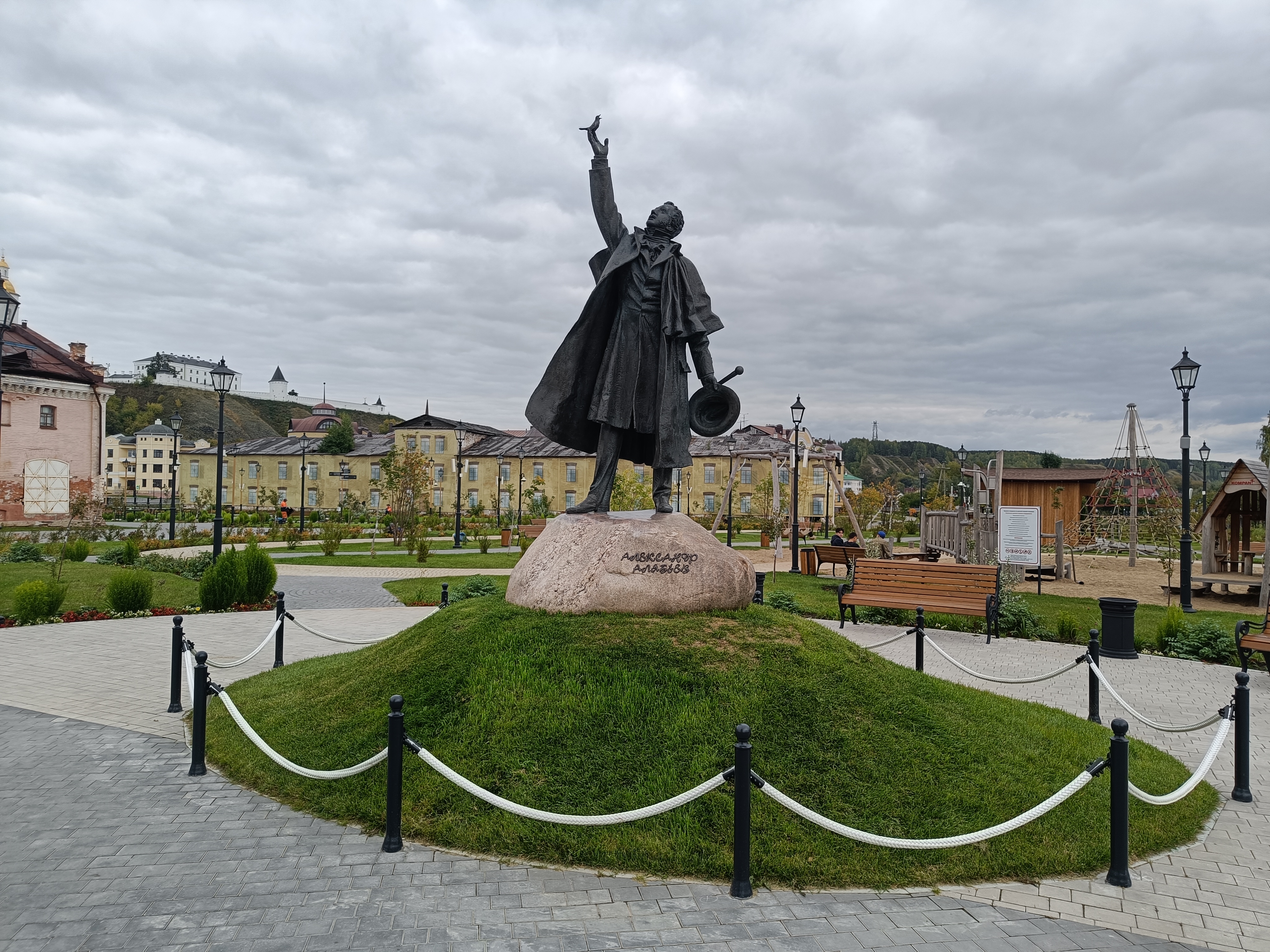 Алябьев малая сибирская ул 12 тобольск фото Фото: А. Алябьев, памятник, мемориал, Тюменская область, Тобольск, улица Мира - 