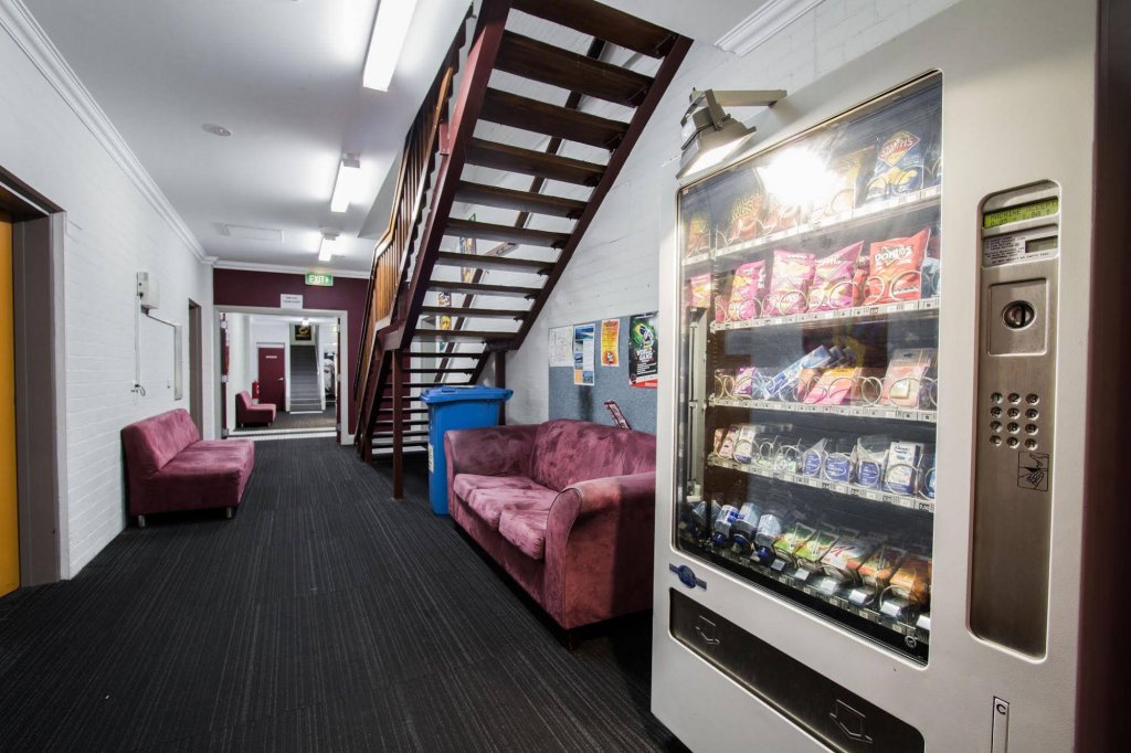 Фото The Emperors Crown Hostel