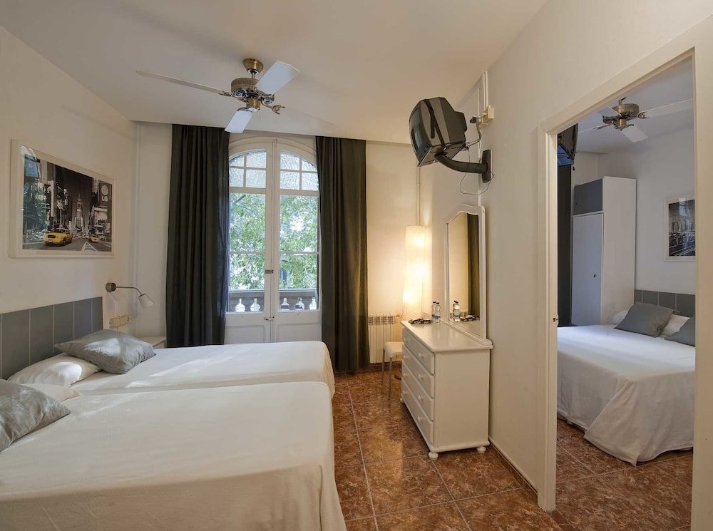 Фото Hostal Lleida
