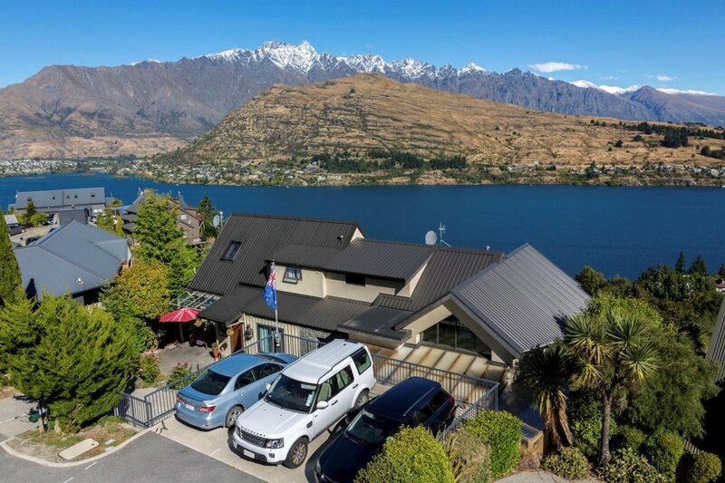 Гостиница Alpine Suites Queenstown в Куинстауне