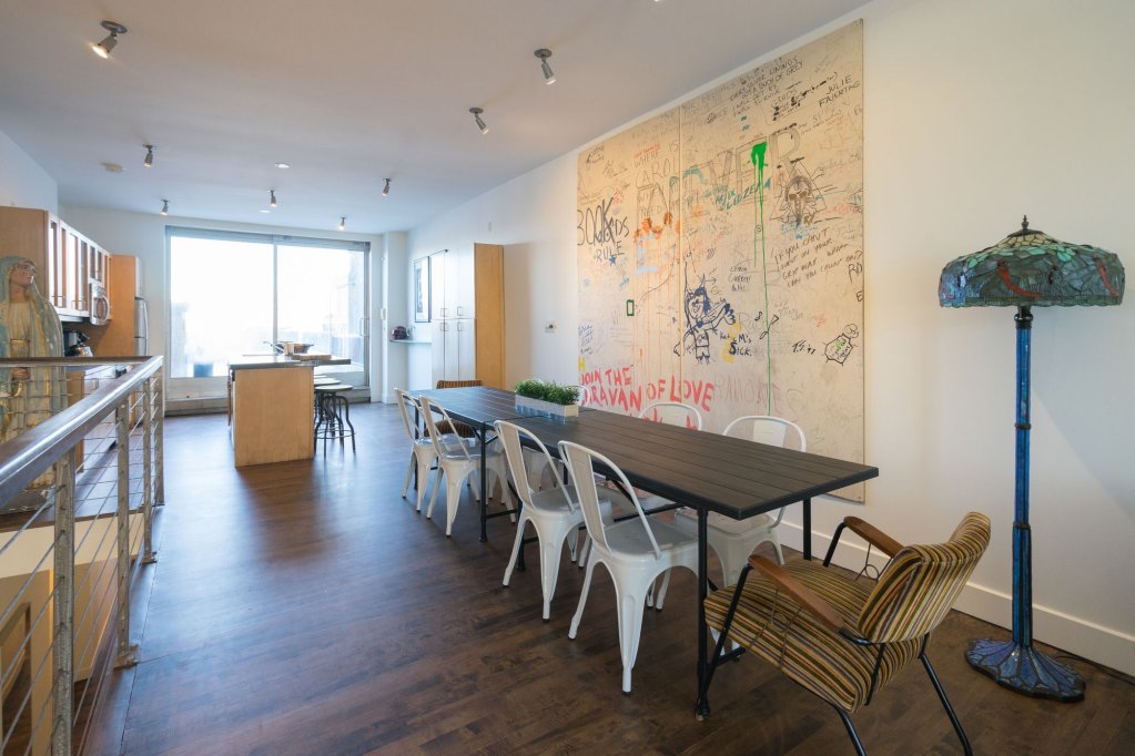 Фото Applewood Suites - The Ossington Loft