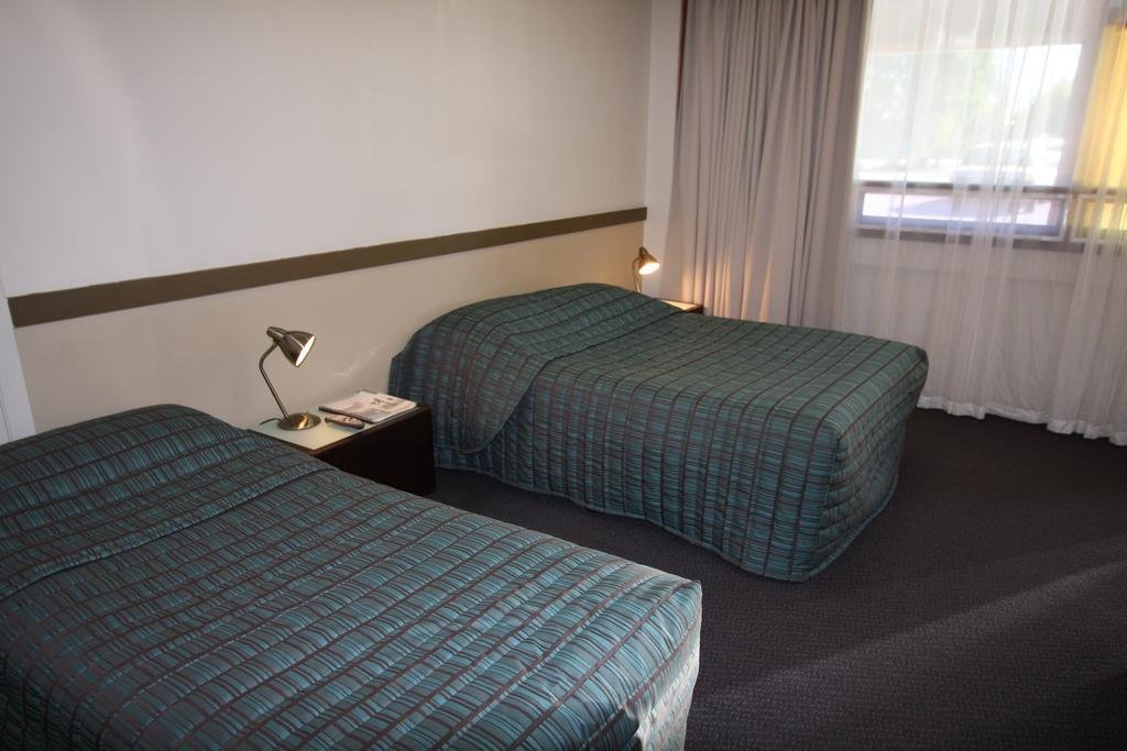 Фото Highlander Hotel Bar Kitchen Rooftop