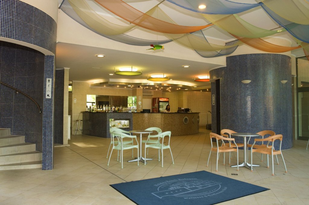 Фото Holiday Beach Budapest Wellness Hotel with Sauna Park