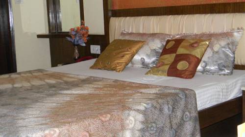 Фото Hotel Maanvi