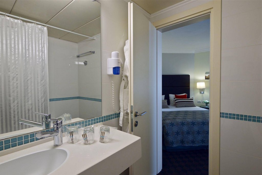 Фото Metropolitan Hotel