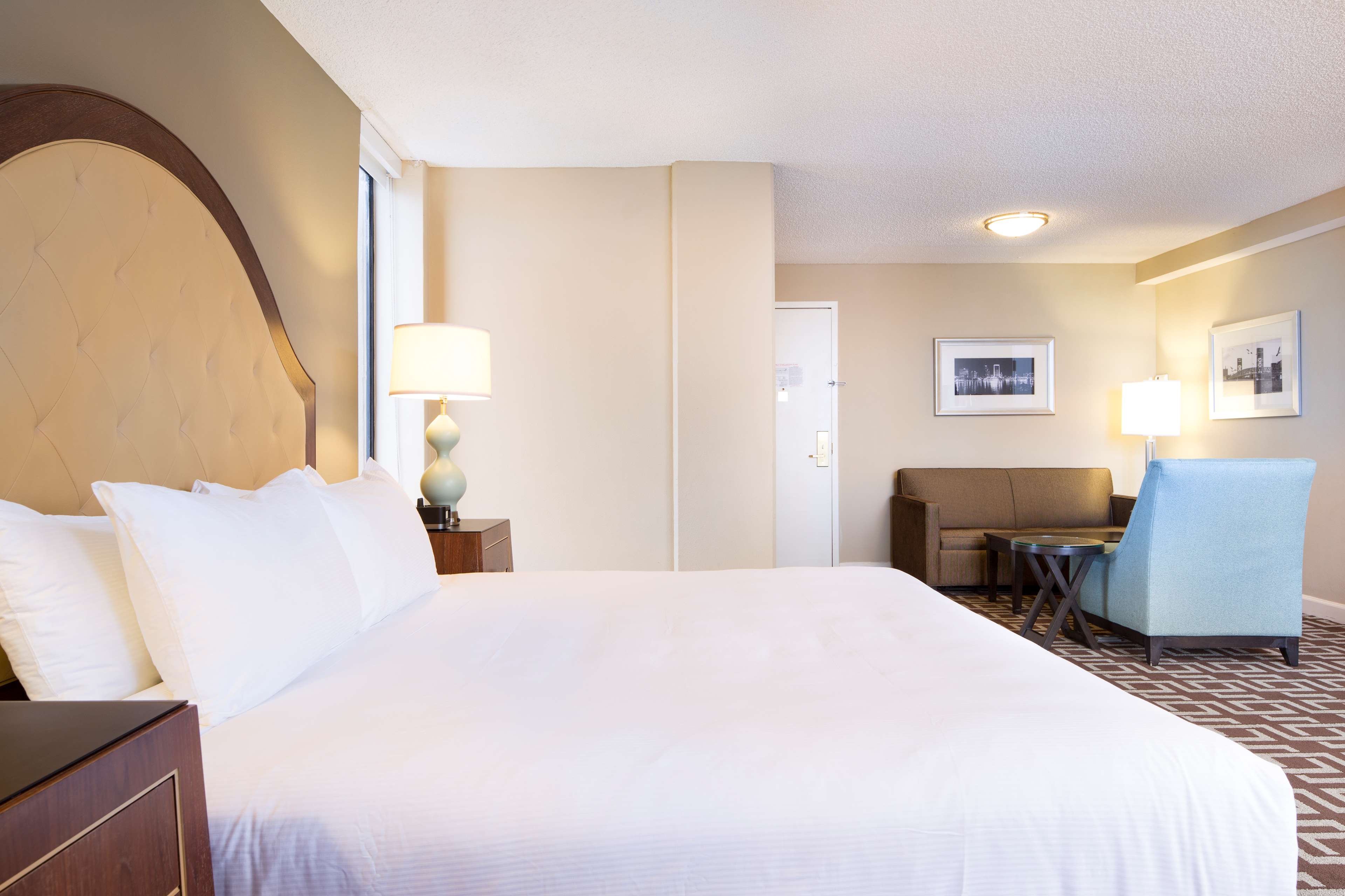 Фото DoubleTree by Hilton Hotel Jacksonville Riverfront