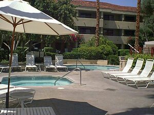 Гостиница Hilton Palm Springs в Палм-Спрингс