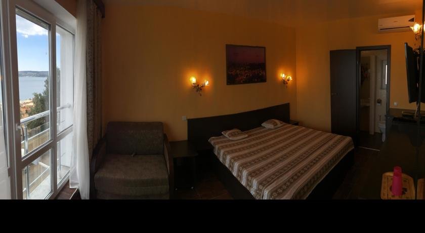 Фото Гостевой дом Черноморская 2