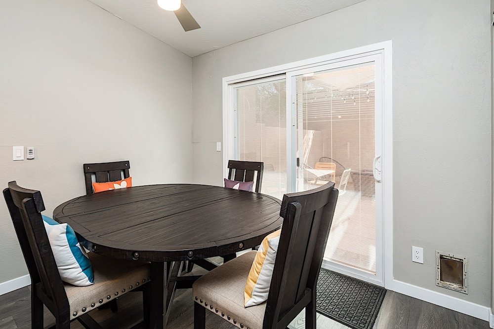 Фото South Scottsdale Townhome 2 Bedroom by Casago