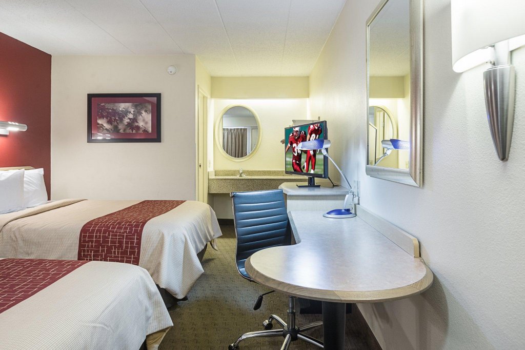 Фото Red Roof Inn Detroit - Farmington Hills