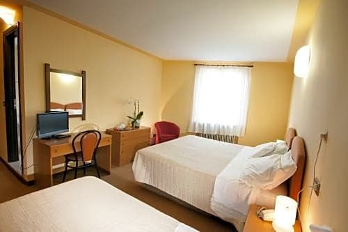 Фото отеля 2