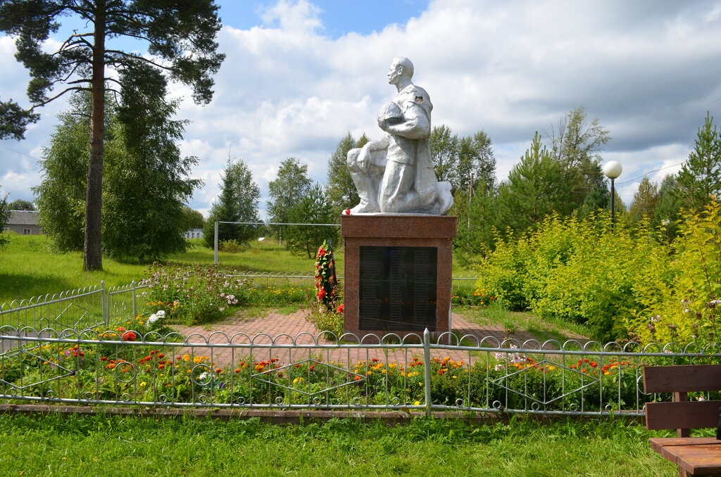 Памятник, мемориал Героям-землякам, погибшим в годы Великой Отечественной войны, Ярославская область, фото