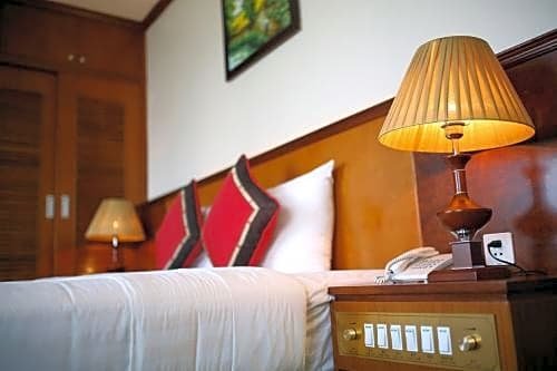 Фото Sunny Hotel 1