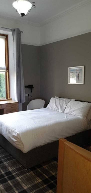 Фото West End Hotel