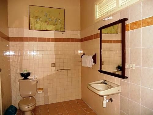 Фото Bali Lovina Beach Cottages