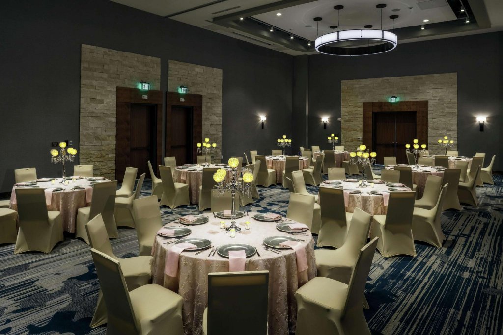 Фото The Bevy Hotel Boerne, a DoubleTree by Hilton