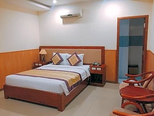 Фото Nhat Thanh Hotel