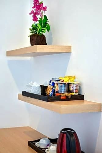 Фото Phuket Airport Place