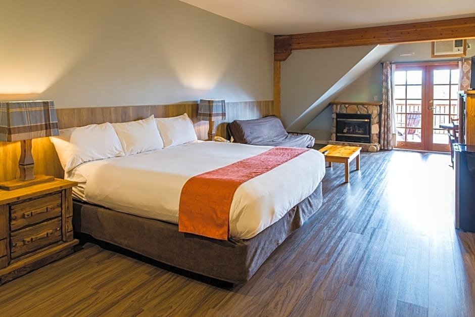 Фото Glacier House Resort