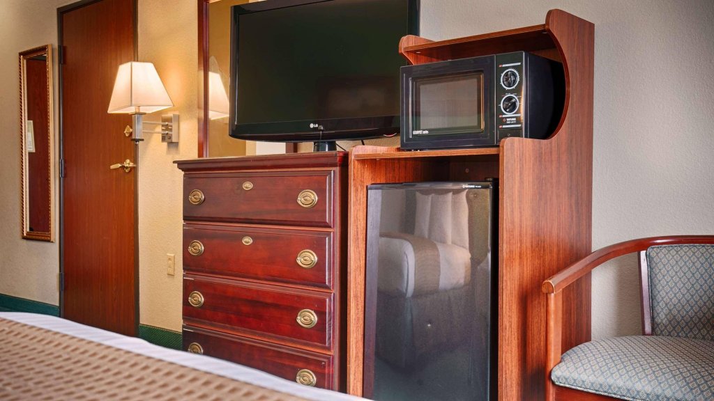 Фото Best Western Plus Midwest City Inn & Suites