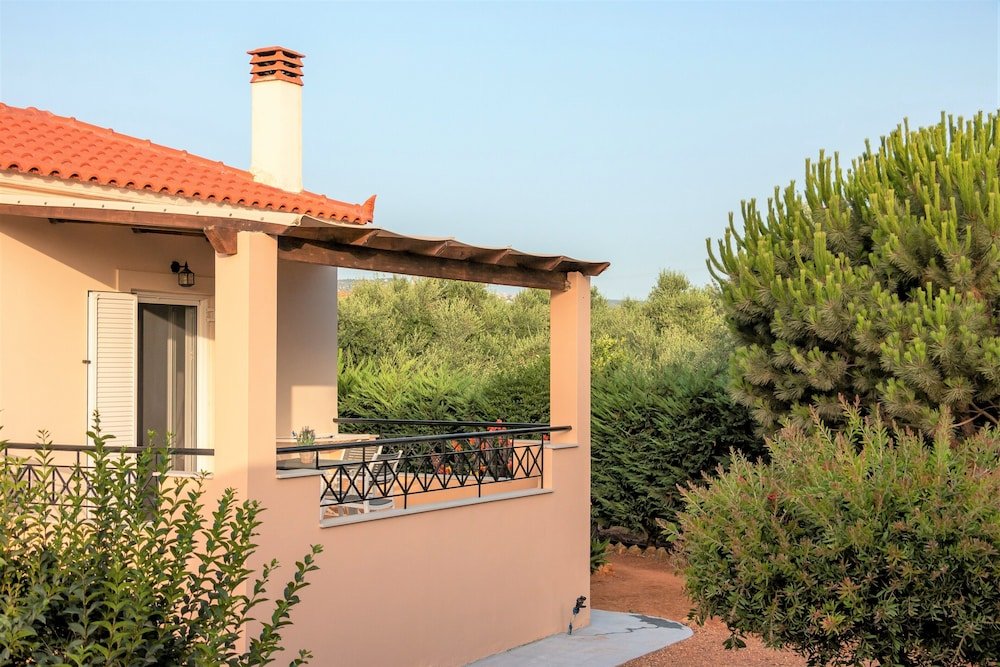 Фото Lagouvardos Apartments