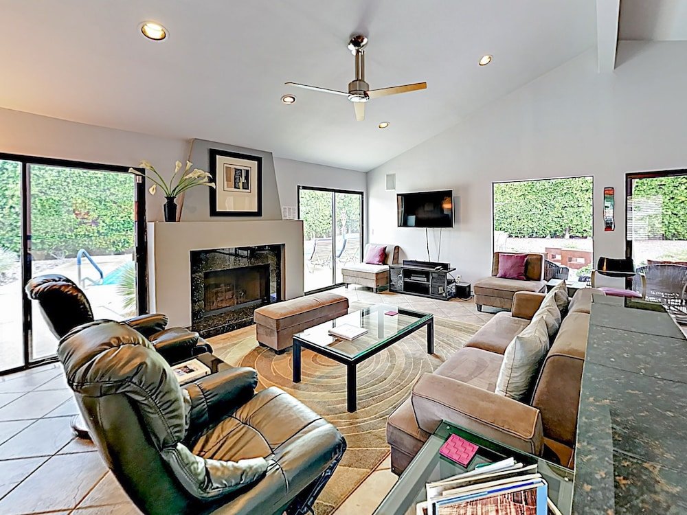 Фото Mountain View Hideaway in Palm Springs by RedAwning