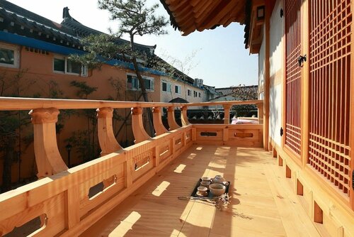 Гостевой дом Wiyeonjae Hanok Stay в Кенджу
