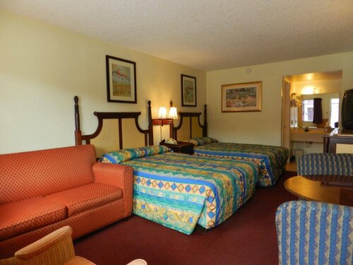 Гостиница Maple Leaf Inn & Suites в Орландо