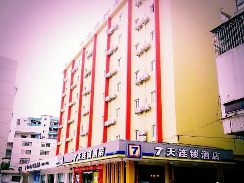 Hotel 7 Days Inn Jiangmen Heshan Branch, Guangdong, photo