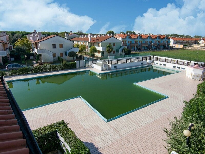Апартаменты Sun Drenched Residence with Pool in Rosolina Mare