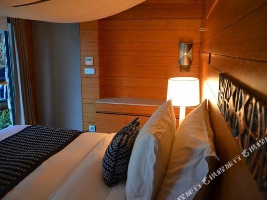 Фото The Lost Stone