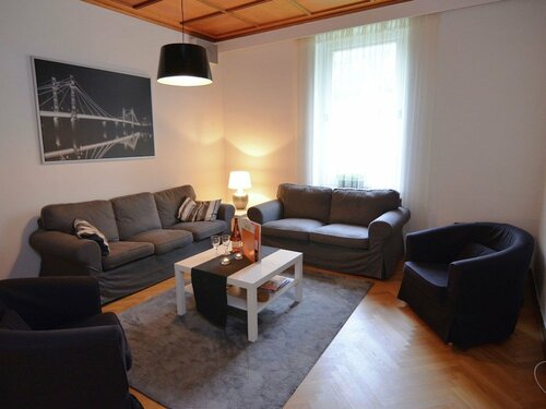 Гостиница Spacious Apartment in Weser Uplands With Garden в Бад-Пирмонте