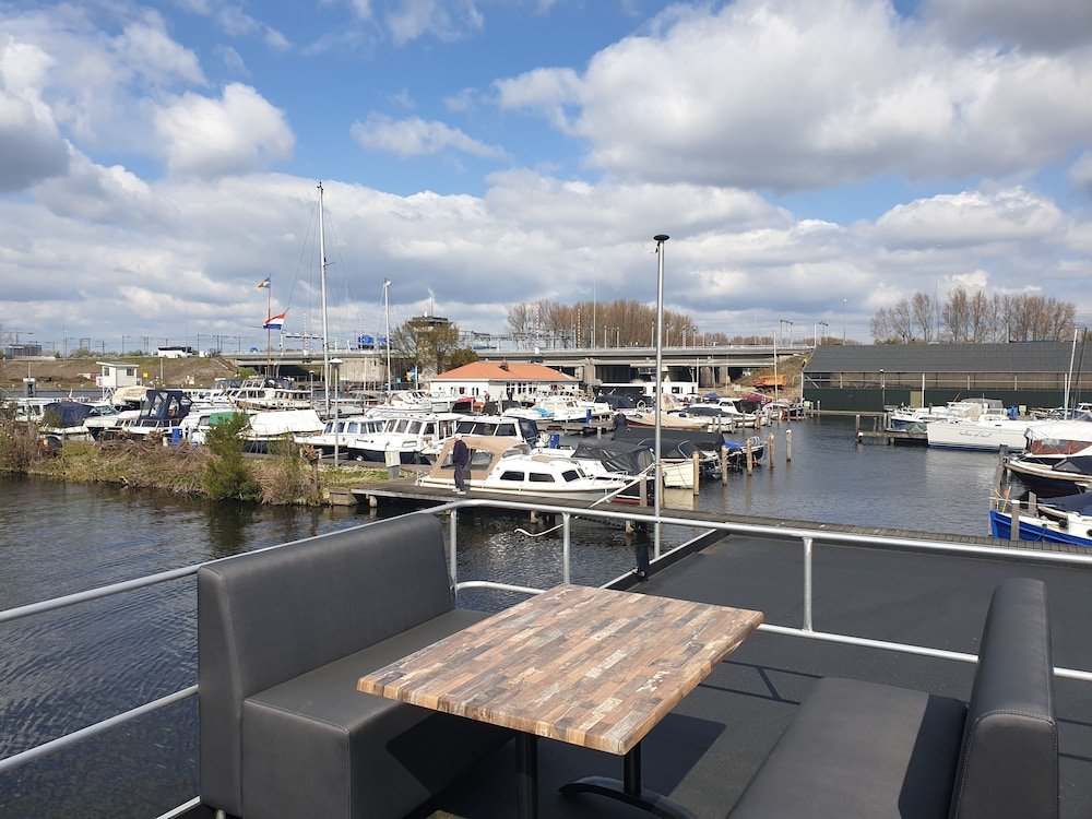 Фото Houseboat Havana