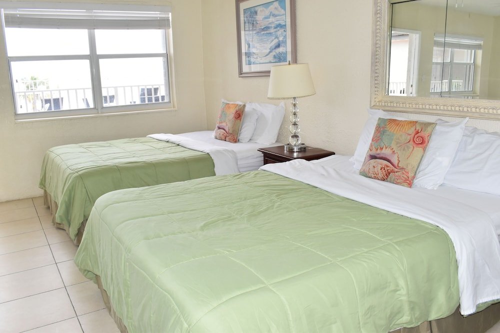 Фото Golden Sand Oceanfront