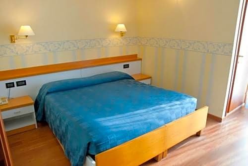 Фото Hotel Touring Falconara Marittima