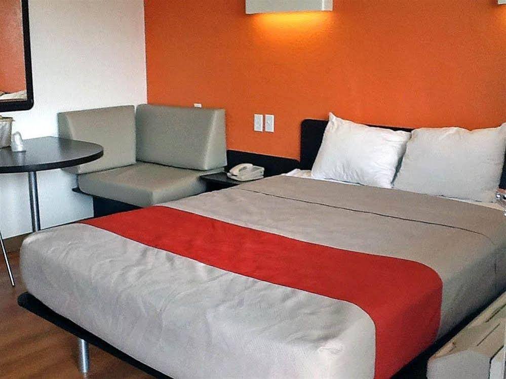 Фото Motel 6 Kansas City, Mo