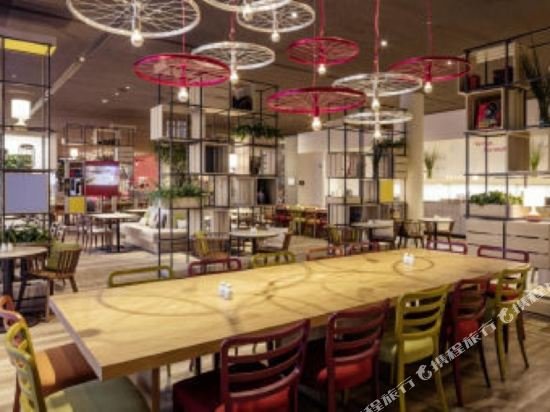 Фото IntercityHotel Hildesheim