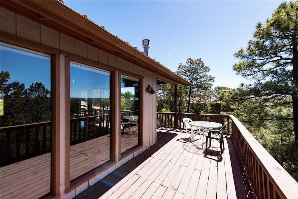 Фото 2 Sisters Mountain Home - Three Bedroom Cabin with Hot Tub