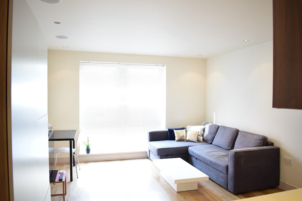 Фото Modern and Stylish 2 Bedroom Flat With a Stunning View