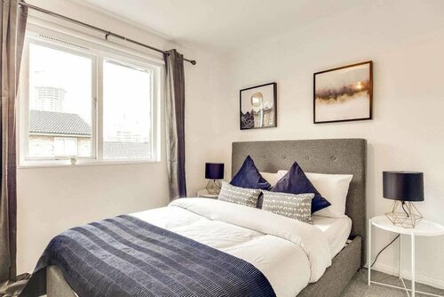 Lovely 4 Bed House w Garden, 1 Stop to Waterloo